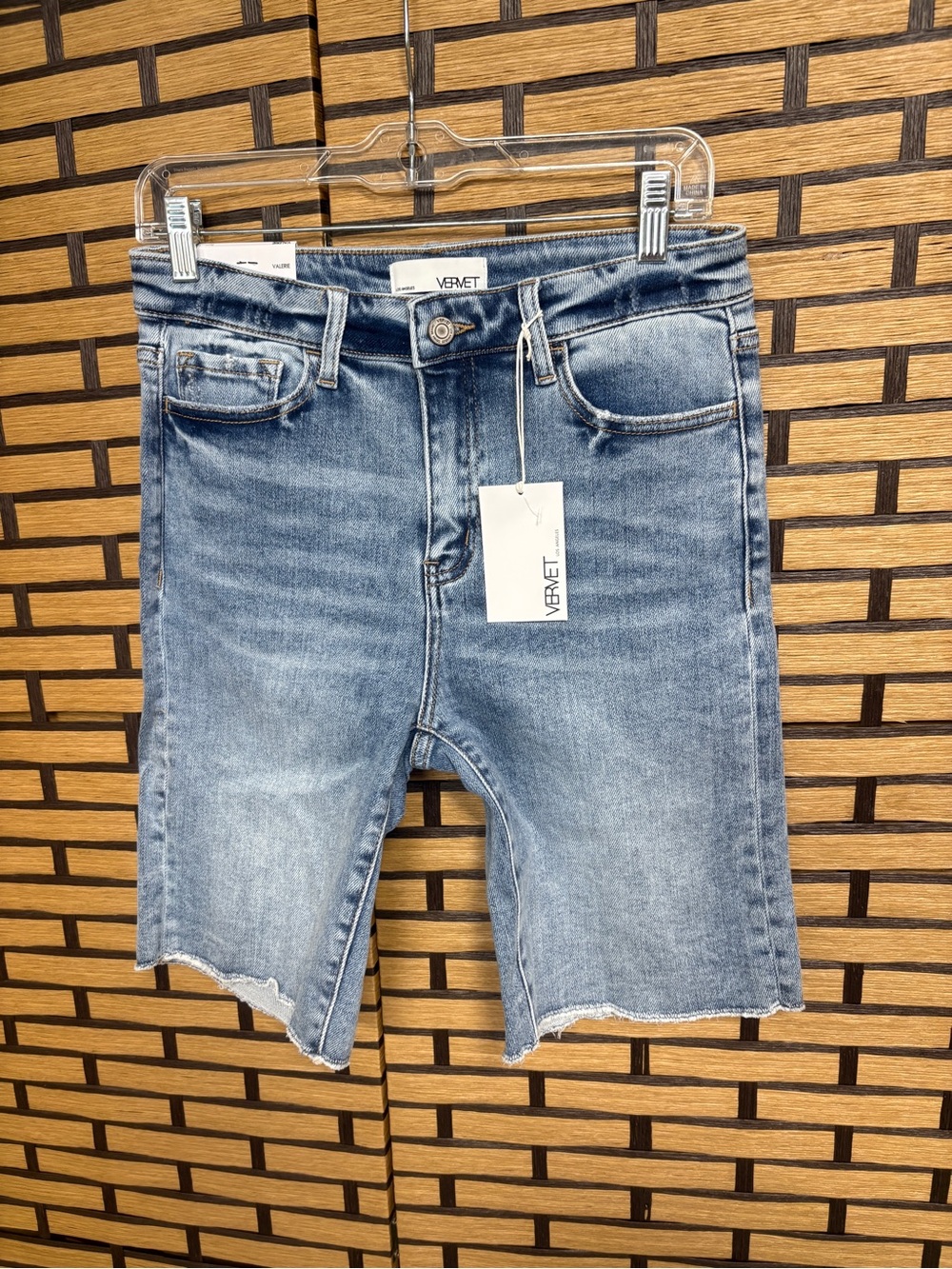 Vervet Valerie Bermuda Jean shorts size medium